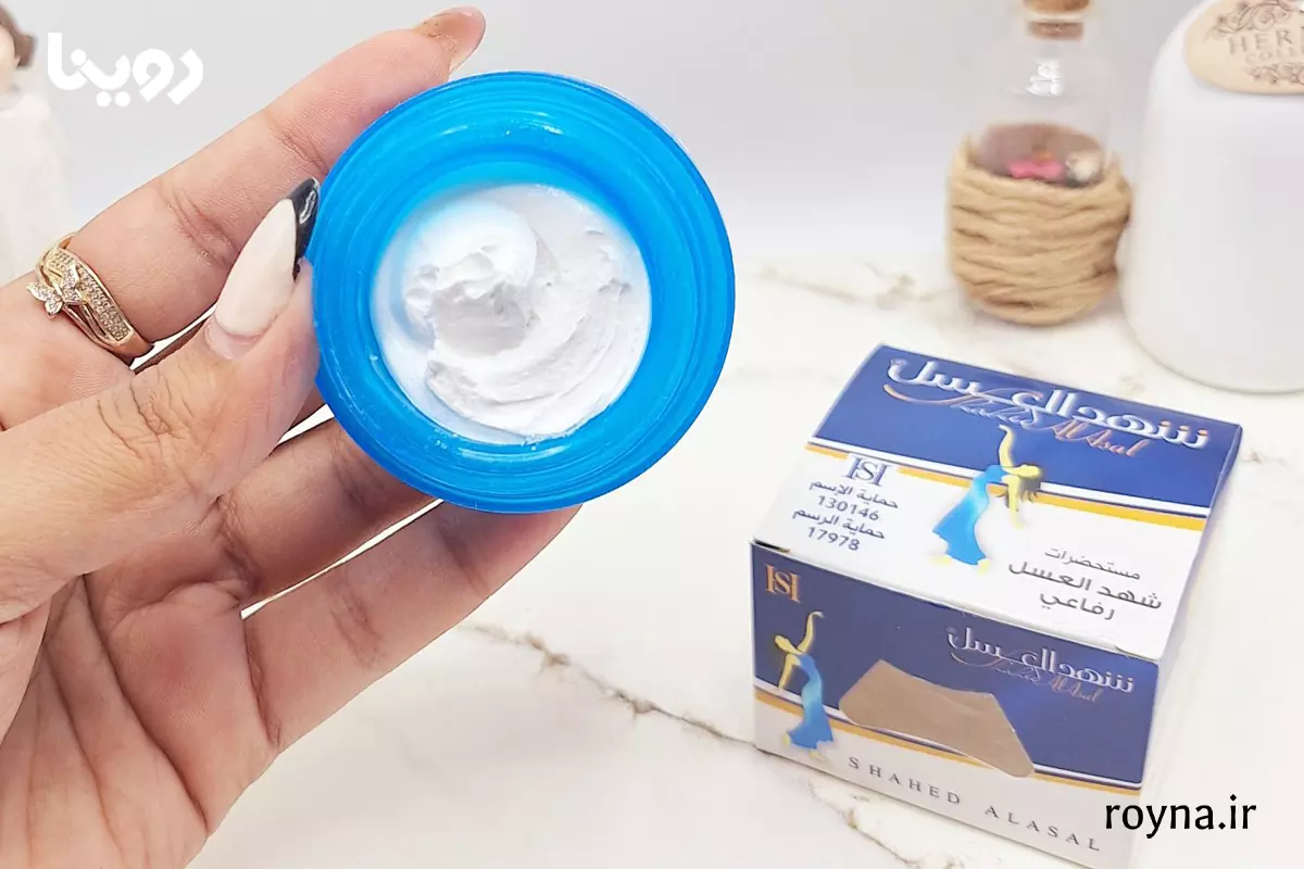 کرم شهد العسل چیست؟ + بررسی فواید و عوارض احتمالی 4 ترکیبات طبیعی و گیاهی مام کرمی و بوگیر بدن شهدالعسل