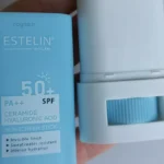 غلتک ضد آفتاب استیکی استلین SPF50 حاوی هیالورونیک اسید و سرامید